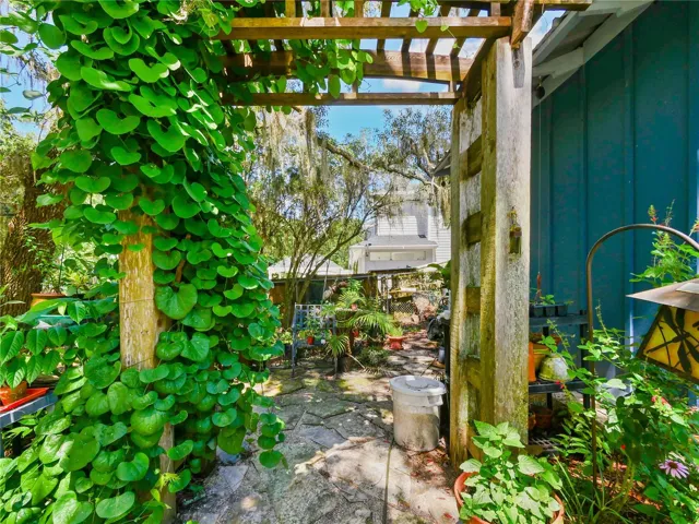 GARDEN PATHWAY