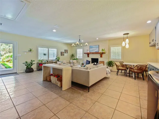 BONUS ROOM / GAME ROOM