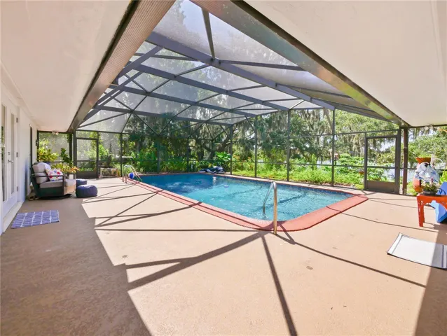 SCREENED POOL
