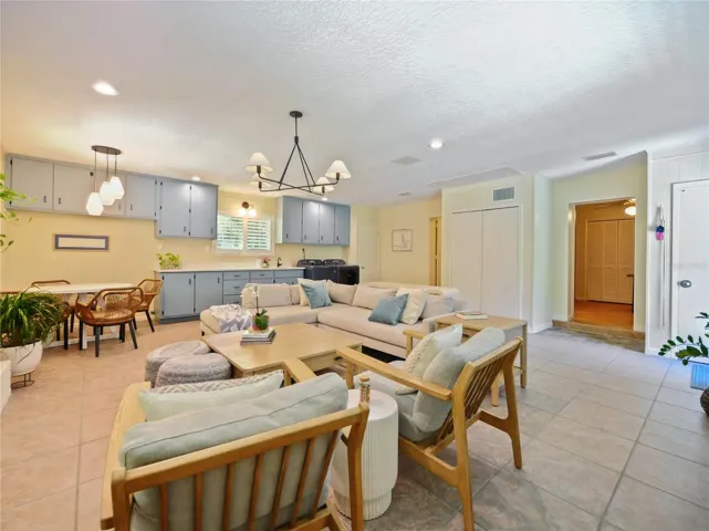 BONUS ROOM / SINK WITH CABINETS