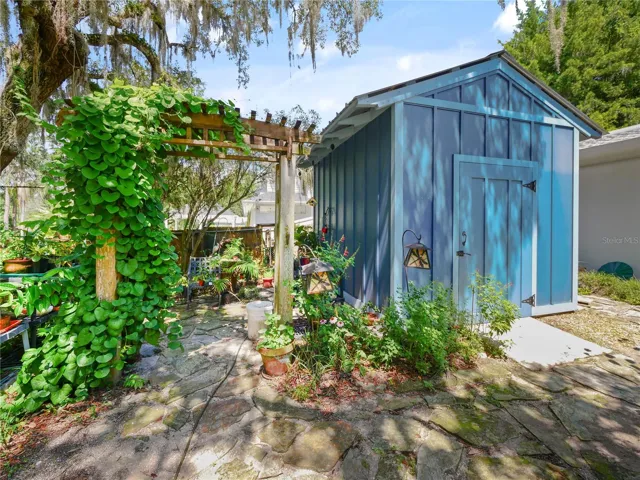 POTTING SHED