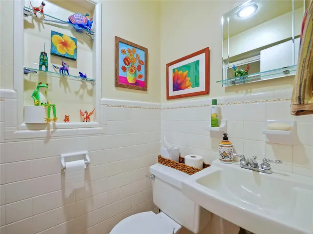 FULL BATH OFF FAMILY ROOM