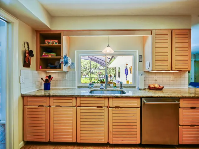 KITCHEN / WINDOW PASS-THROUGH