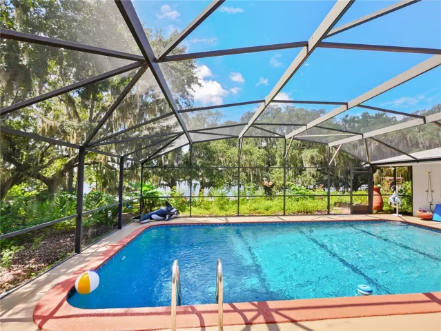 POOL / LAKE VIEW