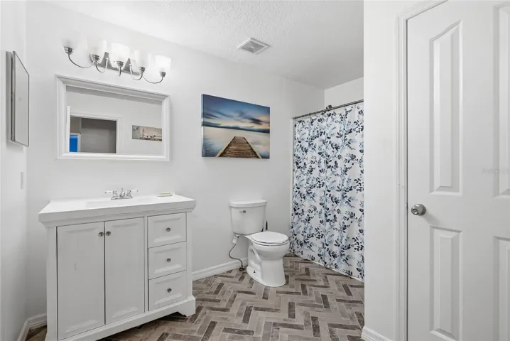 2nd Floor Hall Bath