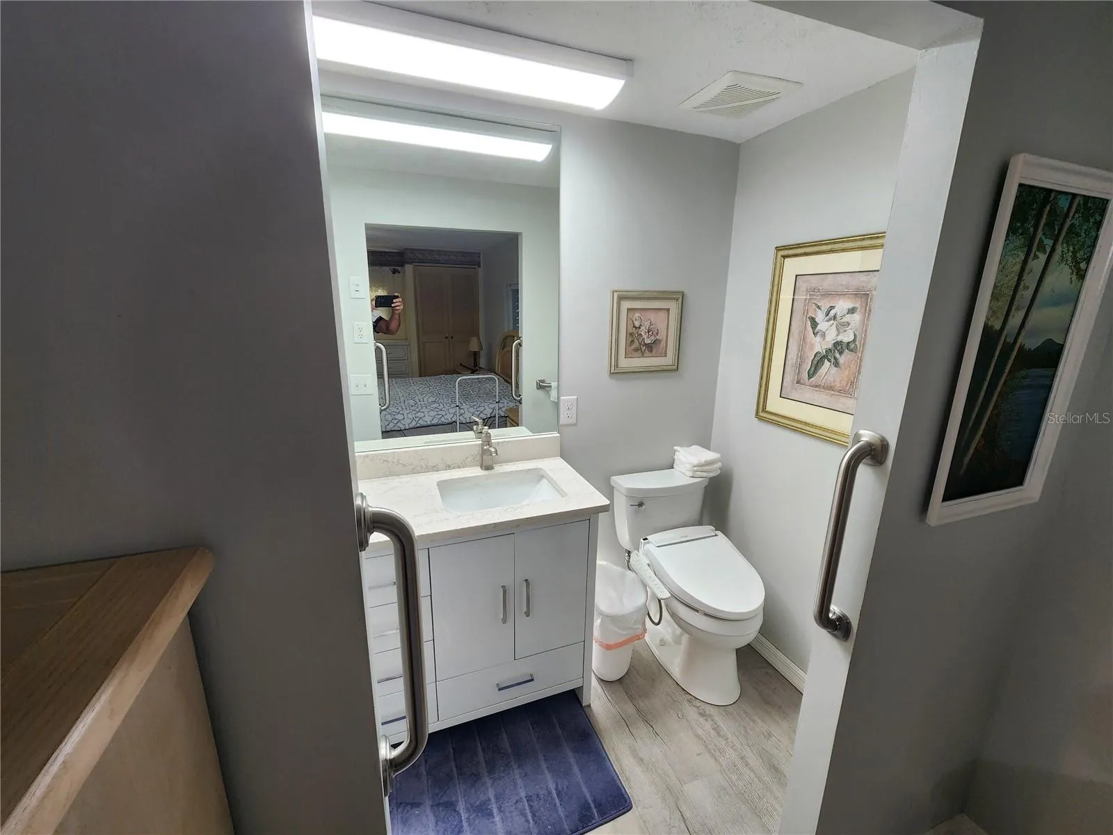 Primary Bathroom hanidcap accessible