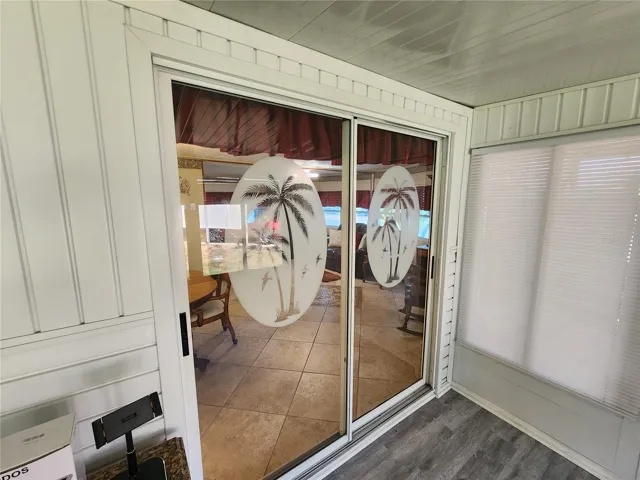 Door from Living Room to Florida Room