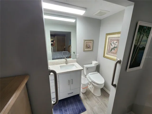 Primary Bathroom hanidcap accessible