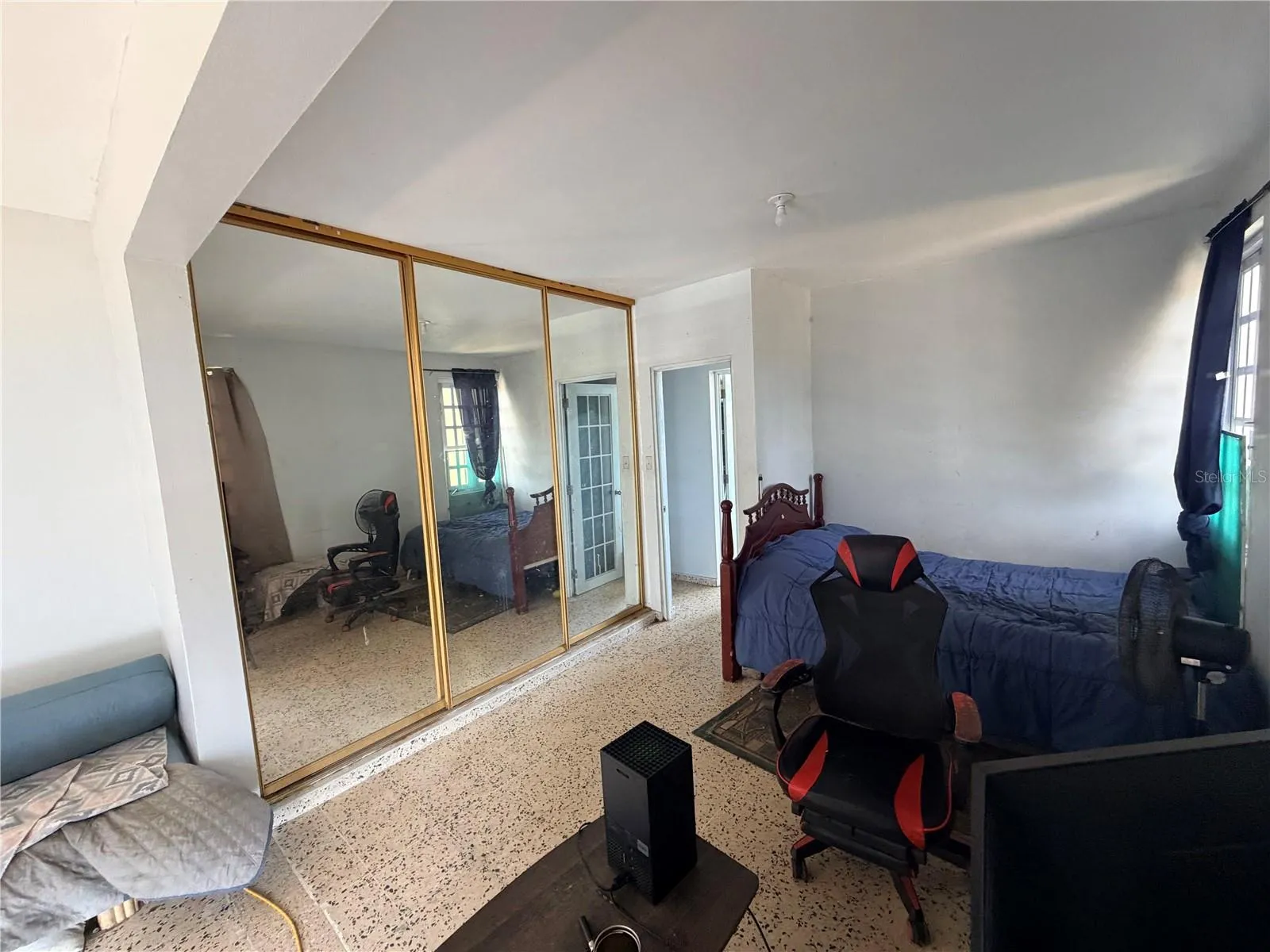 Unit 2 Second floor Second Bedroom Large room with 2 areas Closet and sitting area
