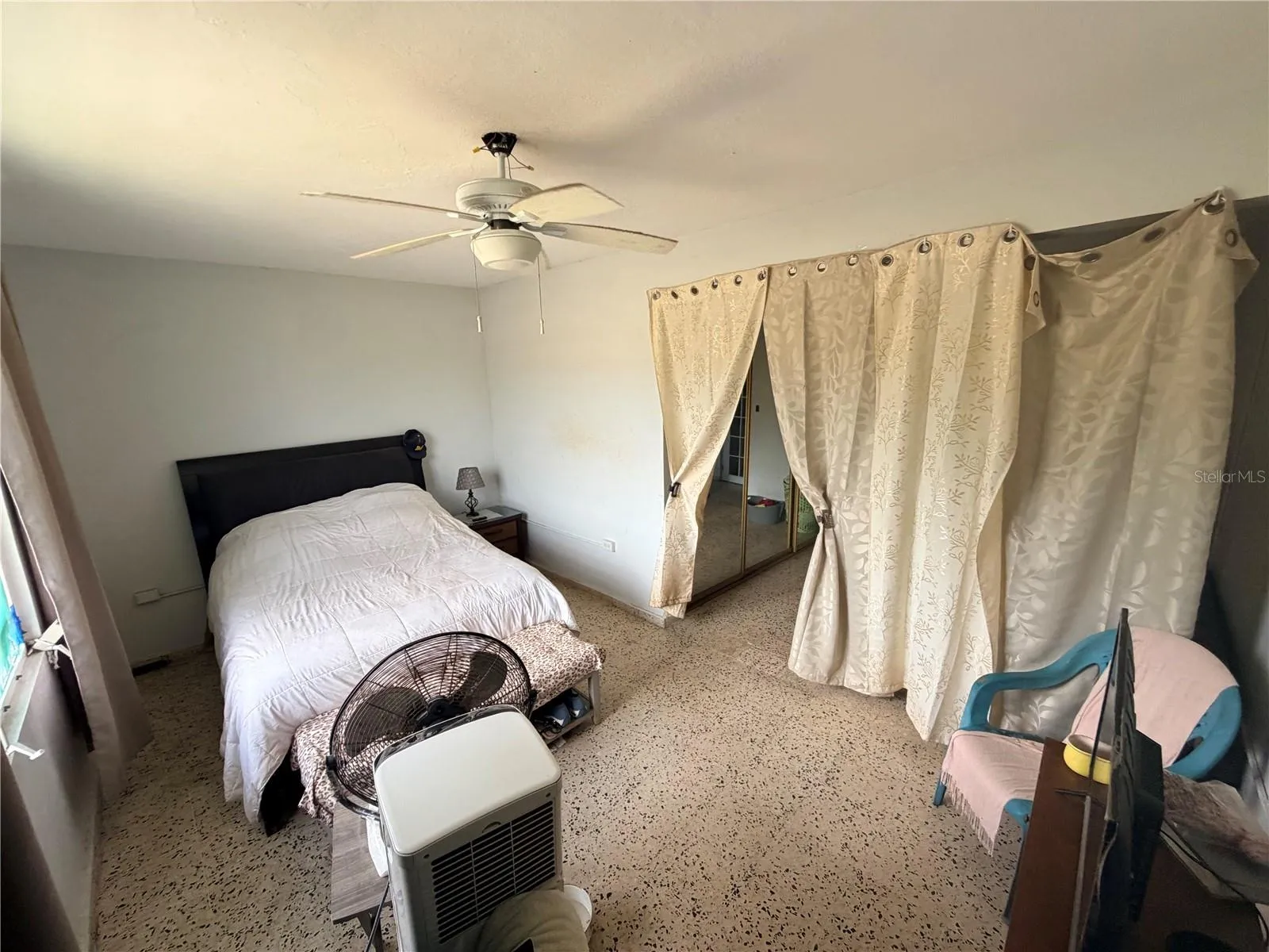 Unit 2 Second floor First Bedroom Large room with 2 areas Closet and sitting area and extended bedroom