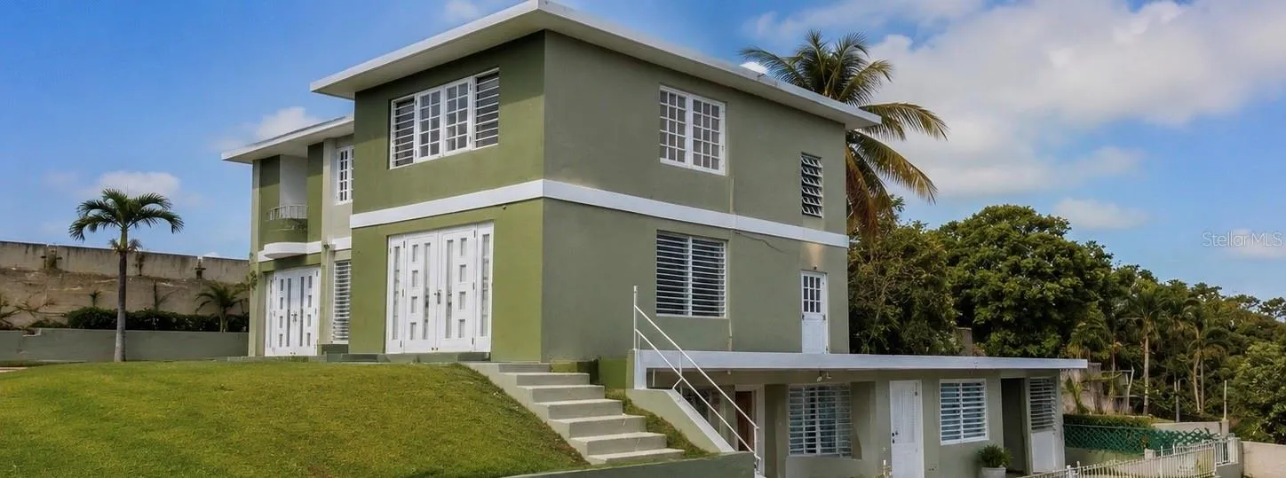 Front elevation of the three-unit multifamily property located in Bo. Borinquen, Aguadilla.