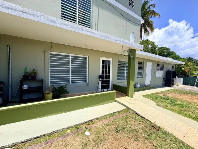 Lowest level- Private 1/1 unit. Includes Bedroom, bathroom, walkin closet, kitchen, living room, dining room, a private yard, outdoor laundry area and 3 entrances.