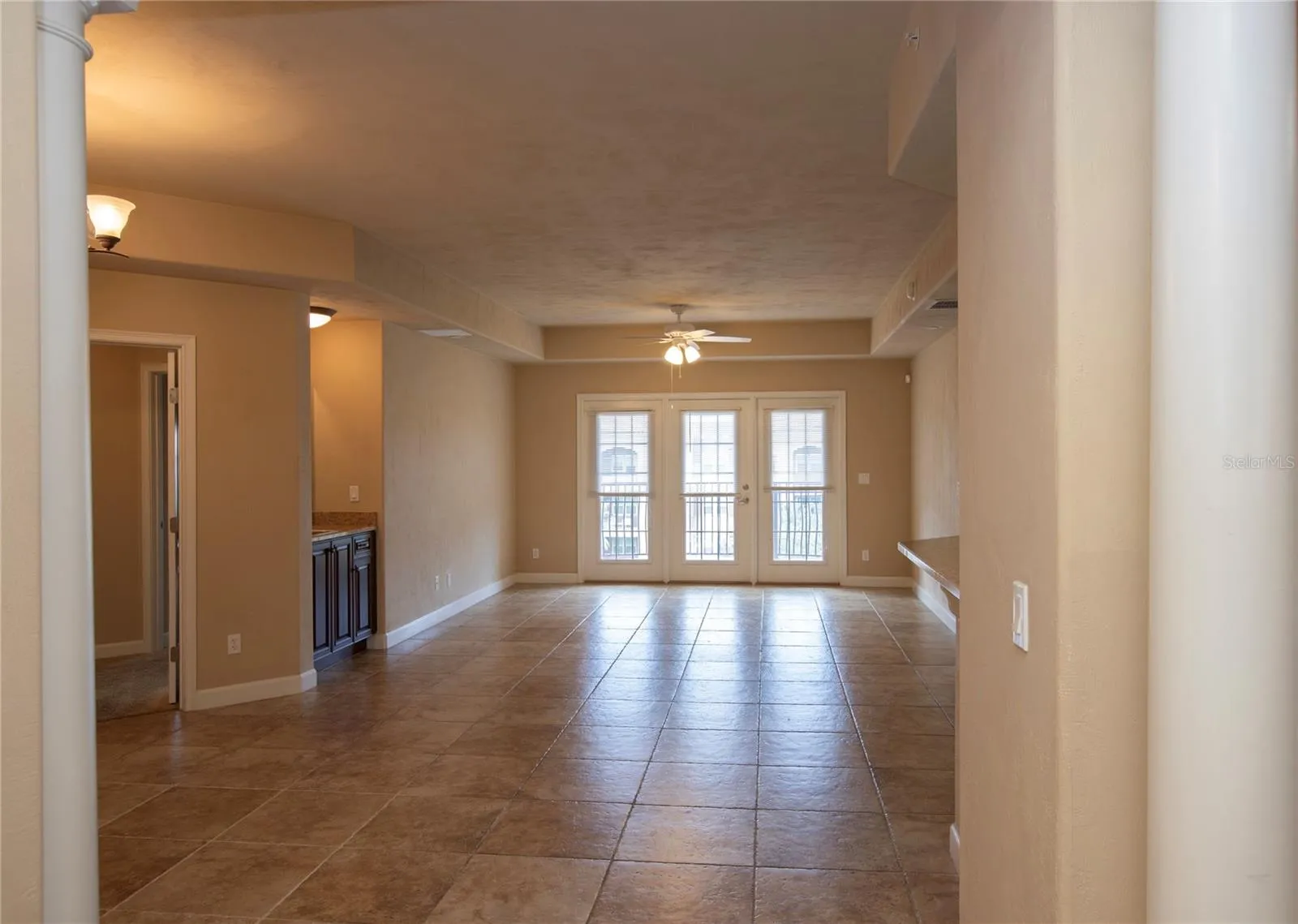 LIVING ROOM WITH WET BAR, FRENCH DOORS TO BALCONY