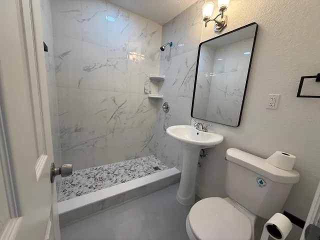 FRONT UNIT BATHROOM