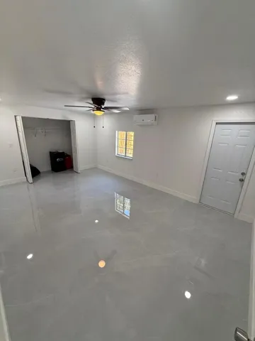 STUDIO/EFFICIENCY BEDROOM