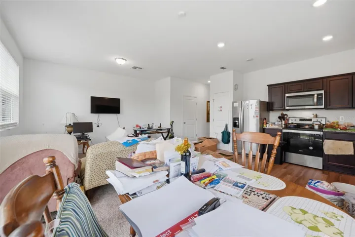 Seller in process of packing up. This is a short sale.