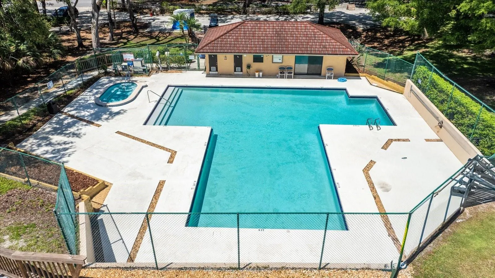 Community pool and spa with private bathrooms!