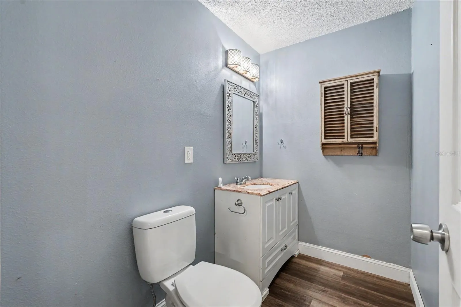 1/2 bath
