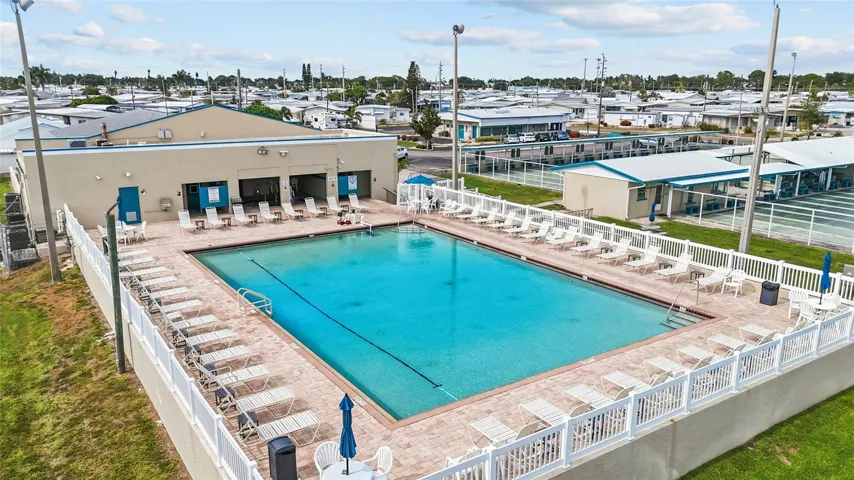 COMMUNITY LAP POOL