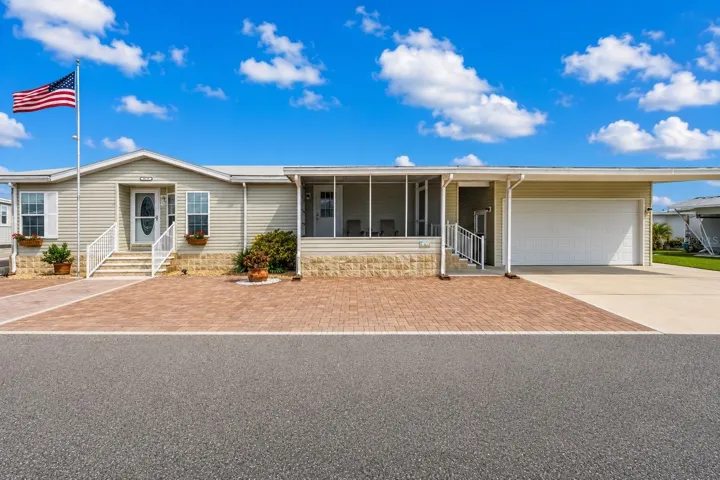 EXTERIOR DAYLIGHT VIEW OF THE PROPERTY - OVERSIZED LARGE DOUBLE LOT