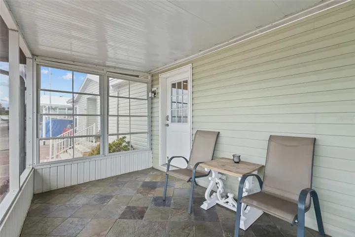 FRONT PORCH SCREENED IN LANAI SPACE