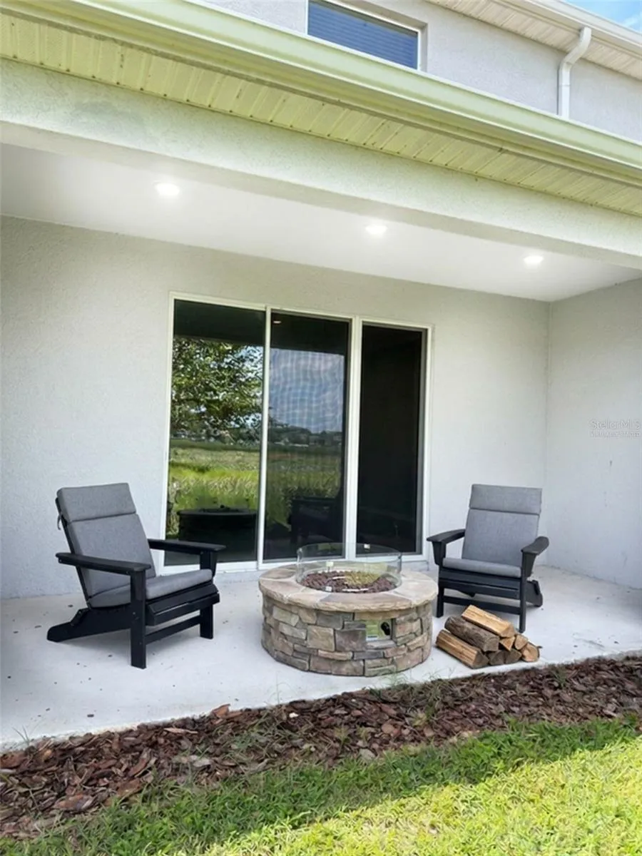 Back lanai virtually staged