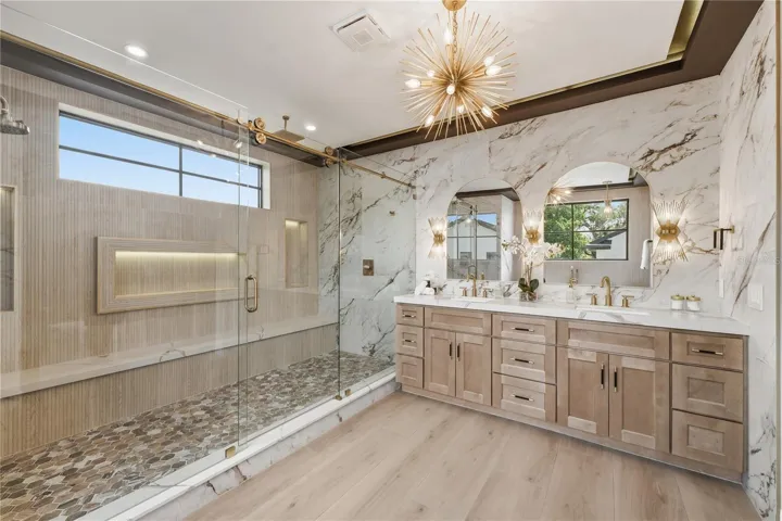 Master-Shower- Vanity