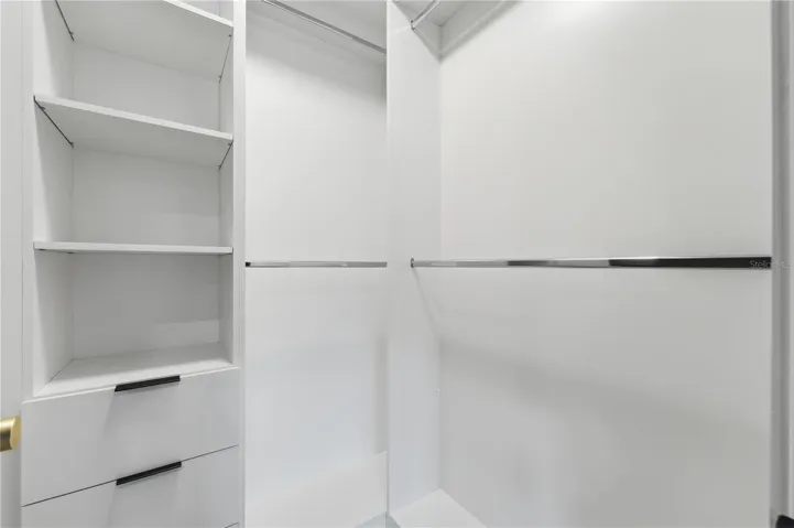 Badroom-2-closet