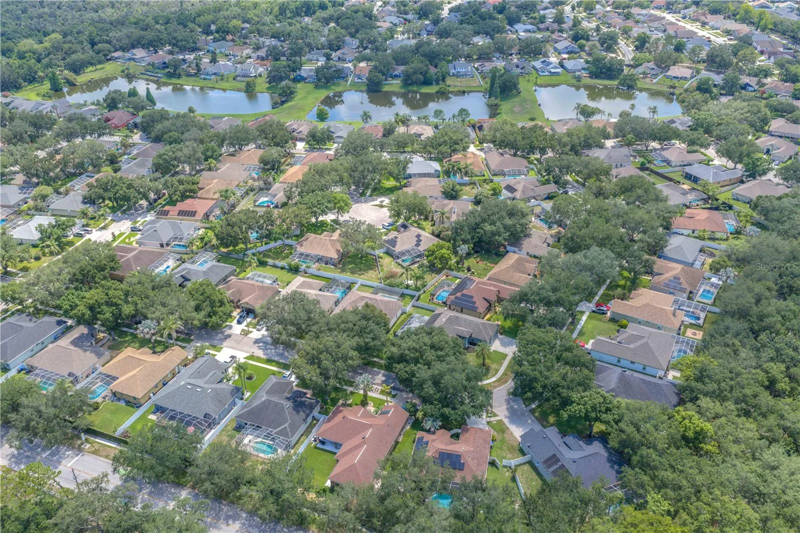 View of sought-after Somerset neighborhood in Bloomingdale East.