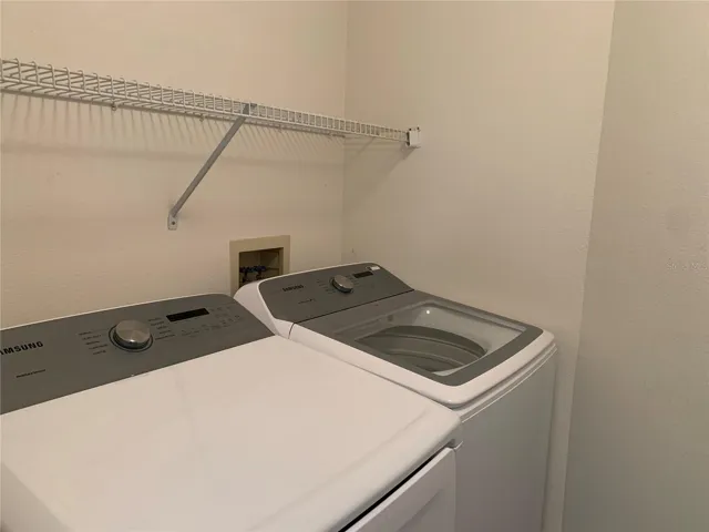 washer/dryer included