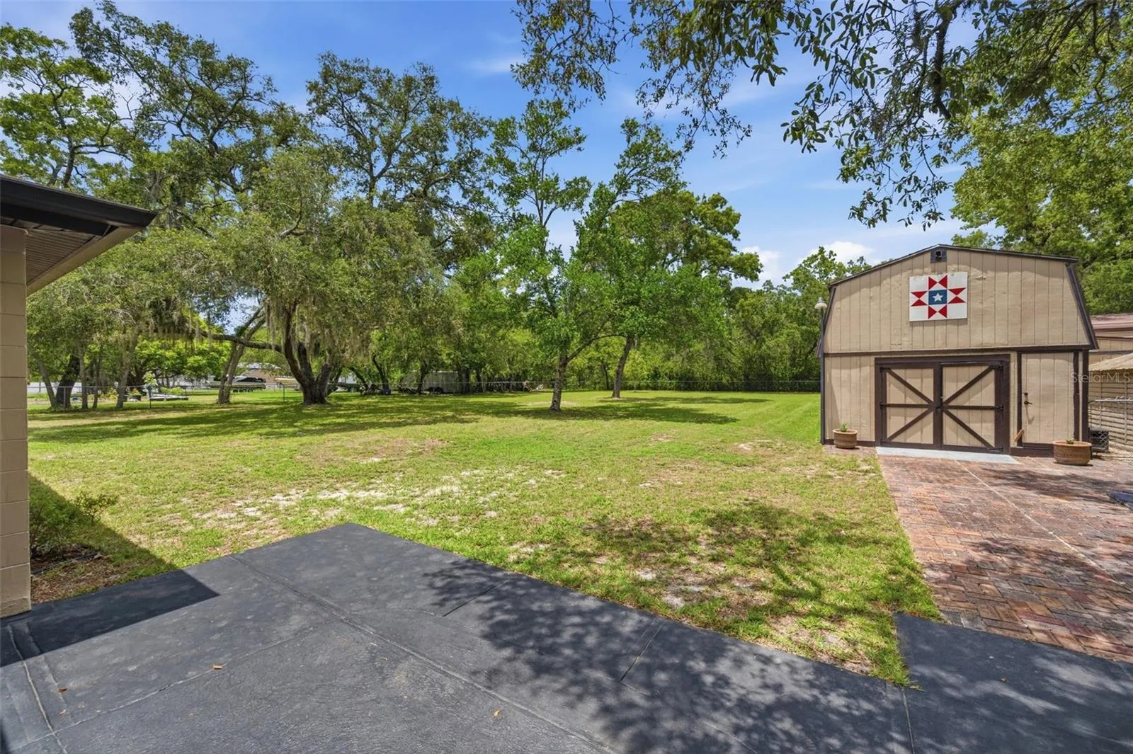 Barn/Garage.