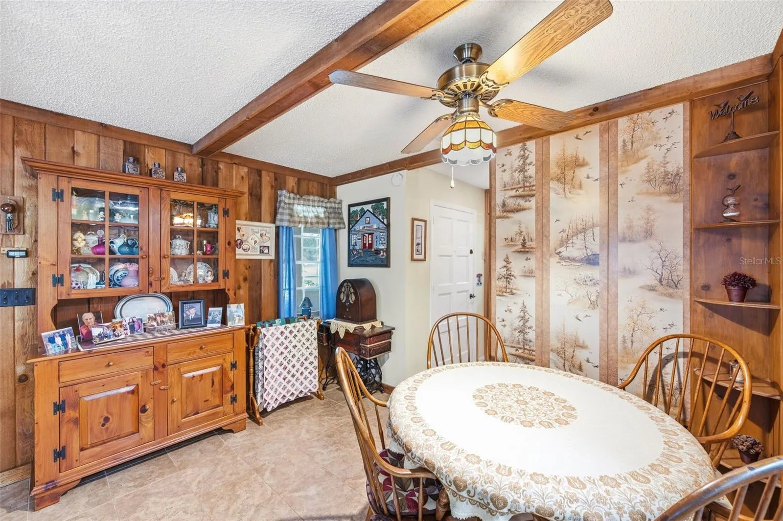 Dining room.