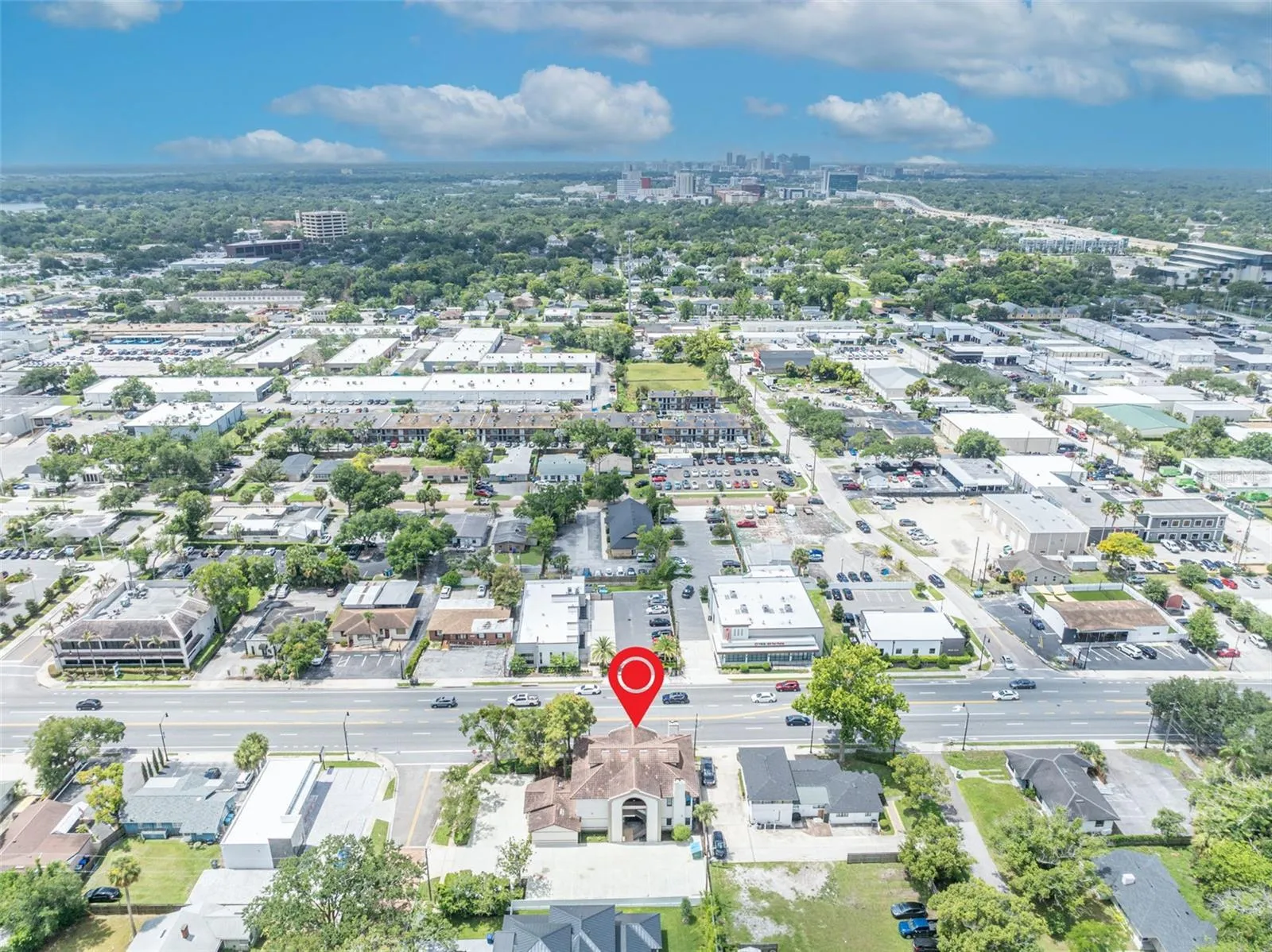 Easy access to downtown Orlando via 1792 or I-4