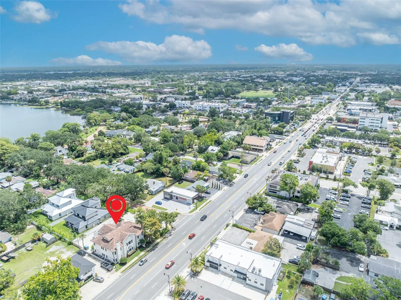 Conveniently located to the downtown areas of Orlando, Winter Park and Maitland
