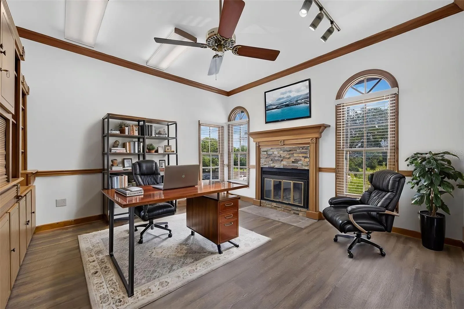 Executive office 1 virtually staged