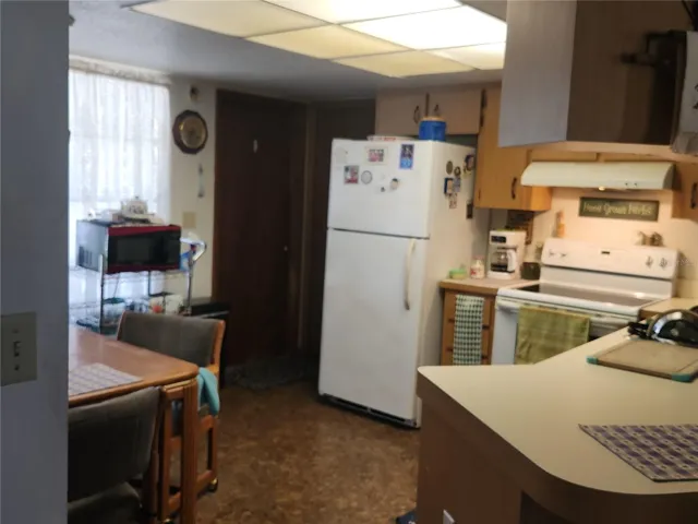 Eat-in Kitchen
