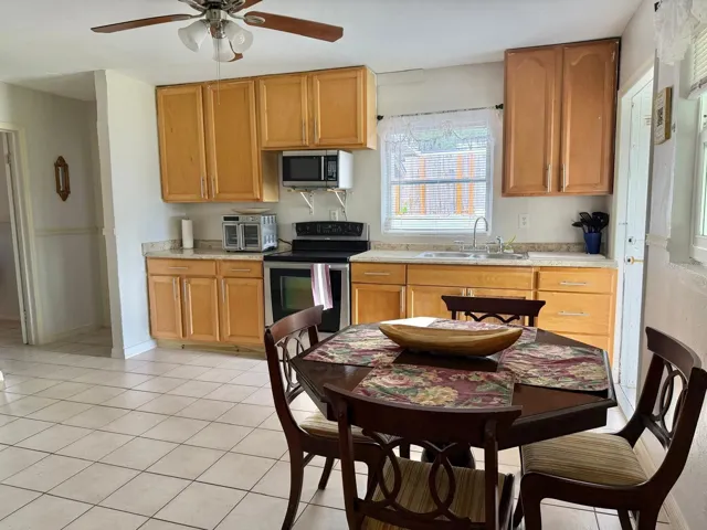 kitchen & dining room