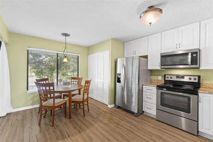 Eat-In Kitchen