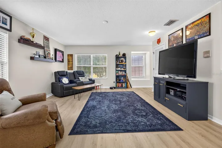 Large loft area with split bedrooms on 2nd floor