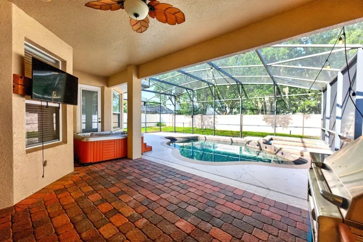 Indoor/outdoor Florida living at it's best.