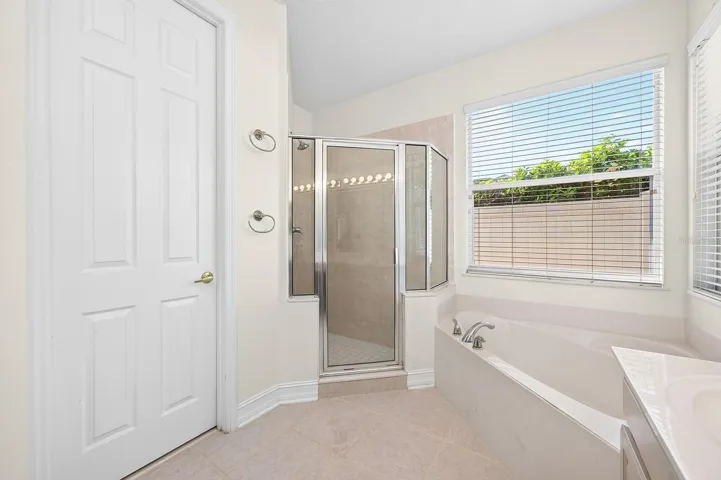 Primary en-suite bath.