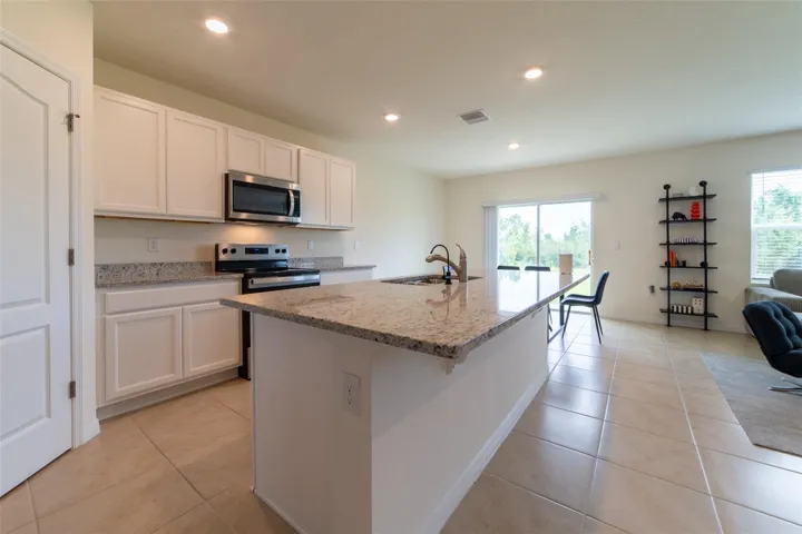 Kitchen w/ Island