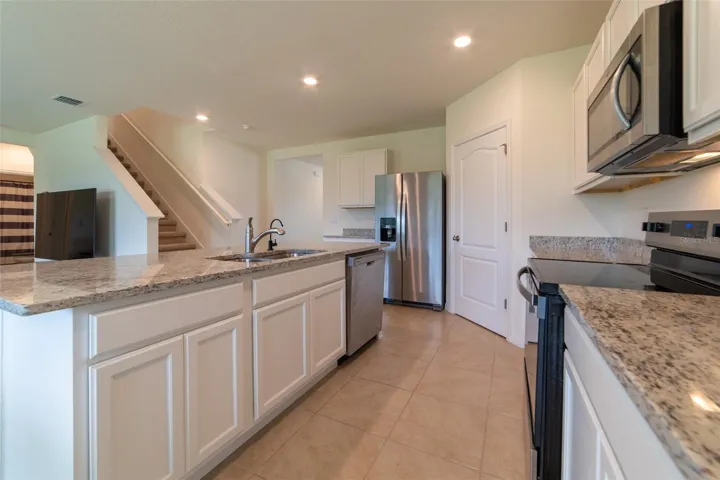 Kitchen w/ Island