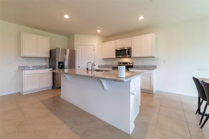 Kitchen w/ Island