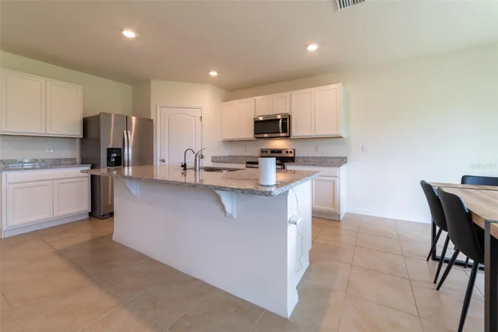 Kitchen w/ Island