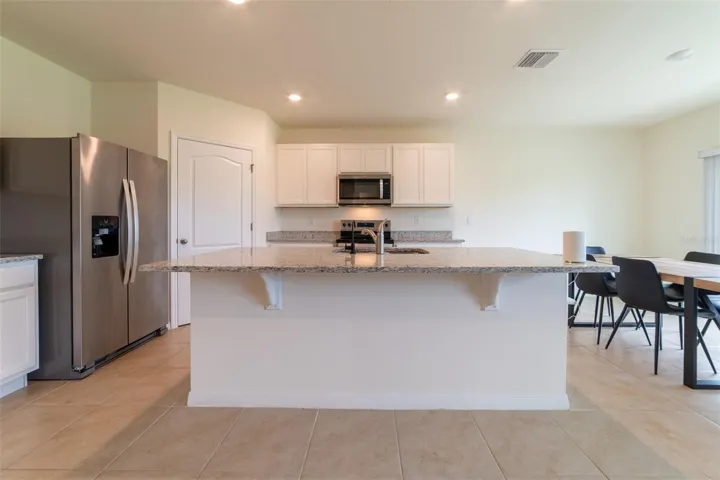 Kitchen w/ Island