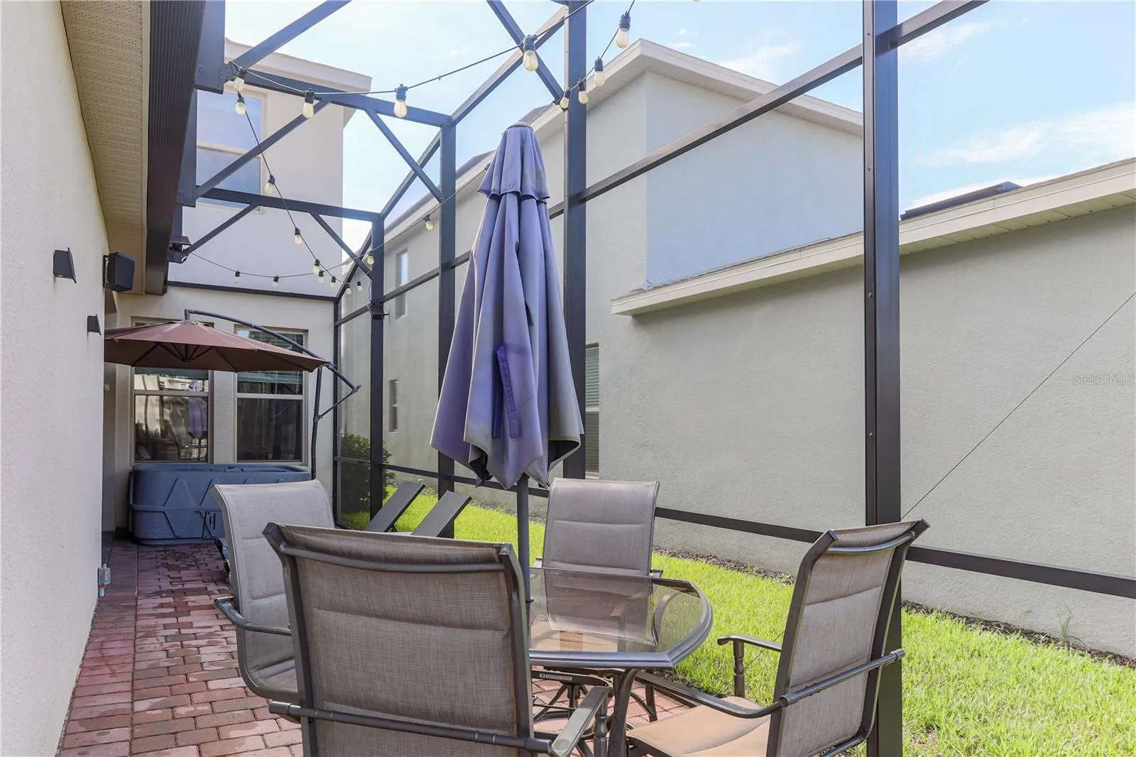 Enclosed Screen + Extended Pavers