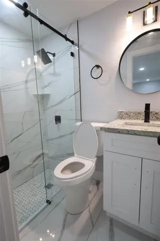 Master bedroom en-suite bathroom