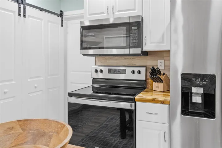 Off-Kitchen Laundry
