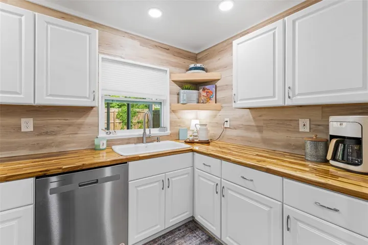 Custom Built-In Shelving & Backsplash